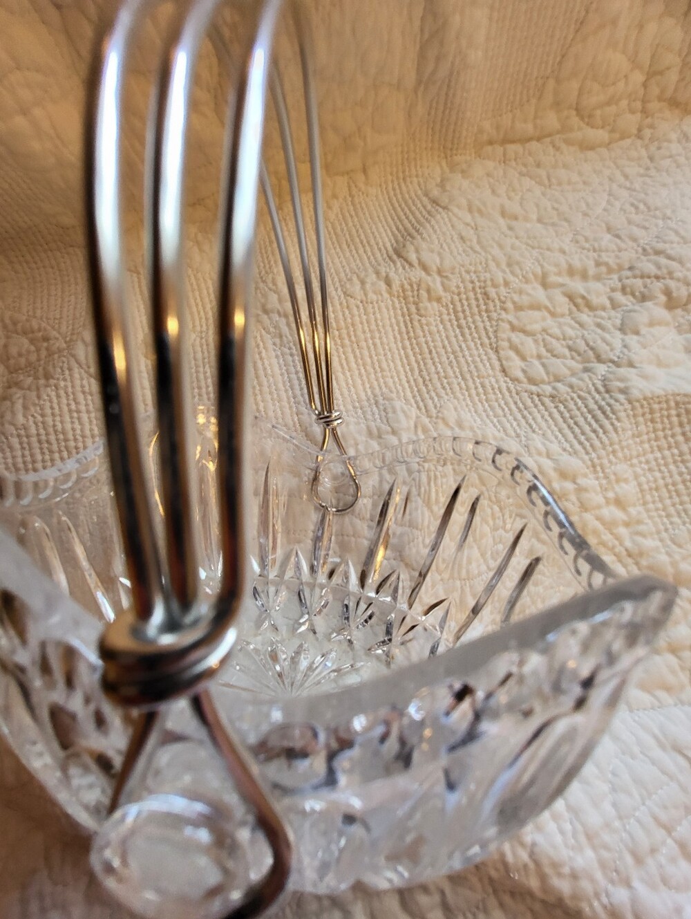 Cut Crystal 7 x 5.75 x 5 In.Basket with Silver-Tone Split Handle - Picture 4 of 8